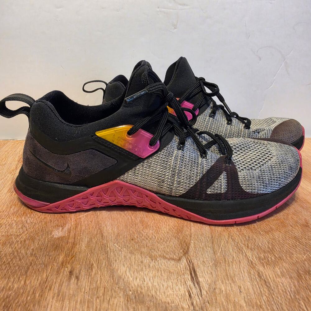 Women's Nike Metcom Flyknit 3 Cross Training Sneakers vibrant pink midsoles 10